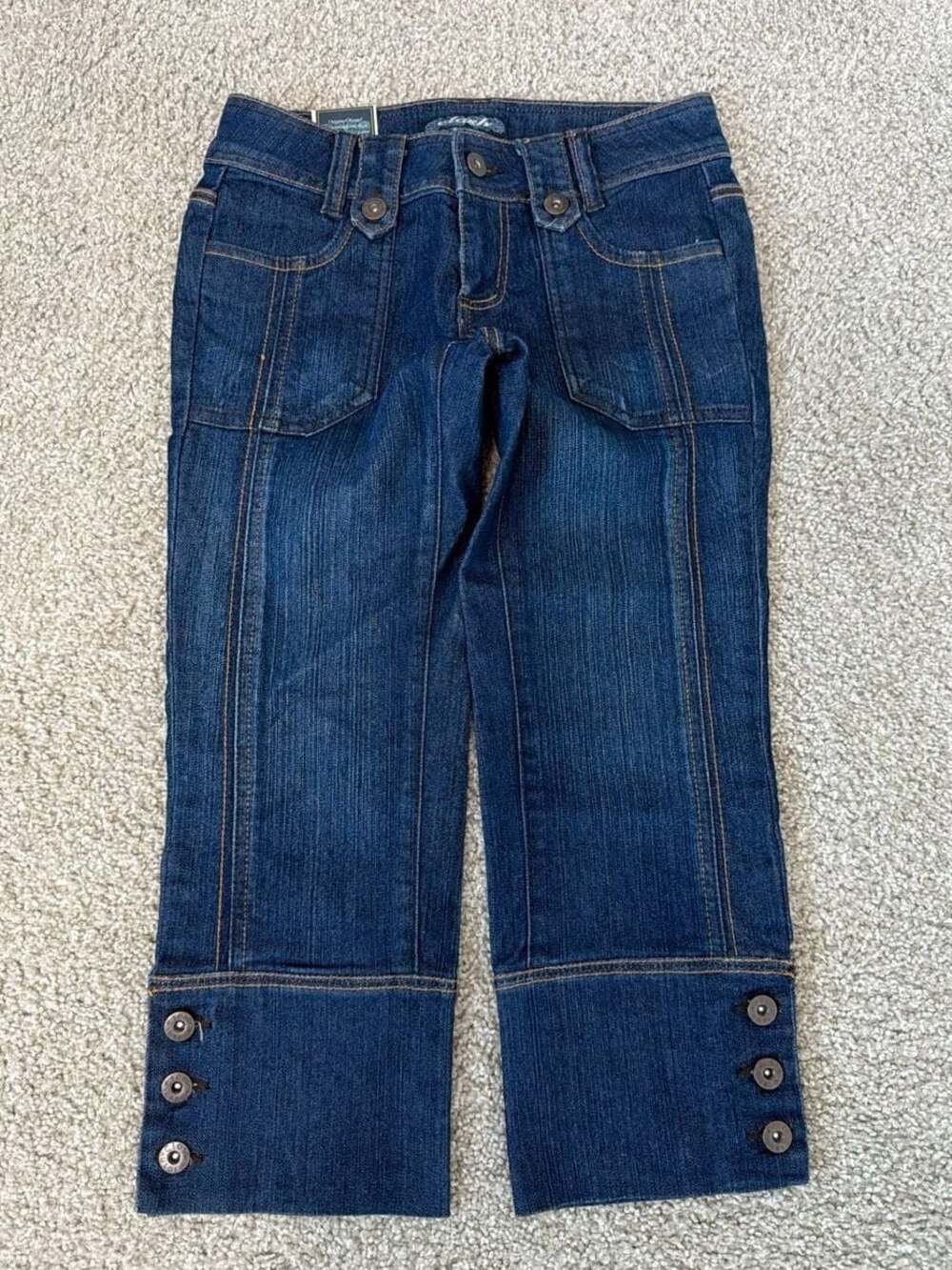 Lush Vintage Aesthetic Low Rise Dark Wash Denim Capri Pants with Button Details